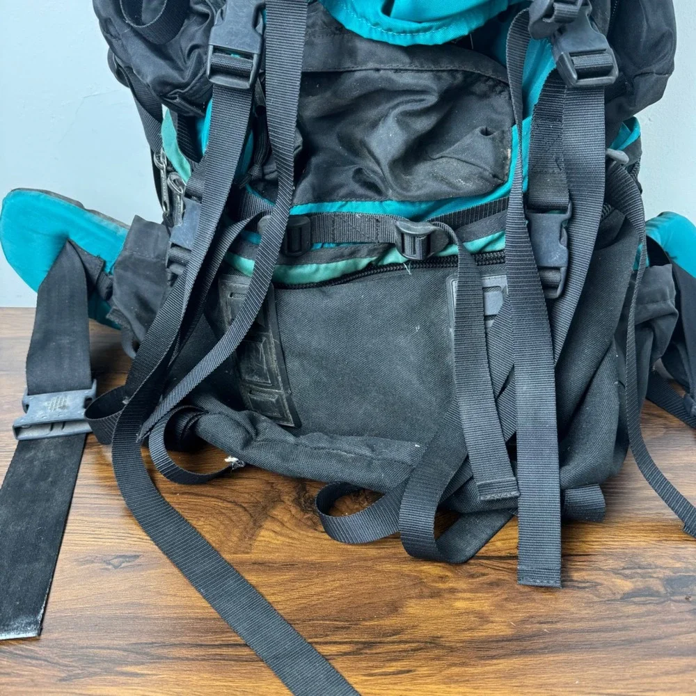 Camp Trails Catskill Hiking Backpack Internal Frame Vintage Teal Black Pack